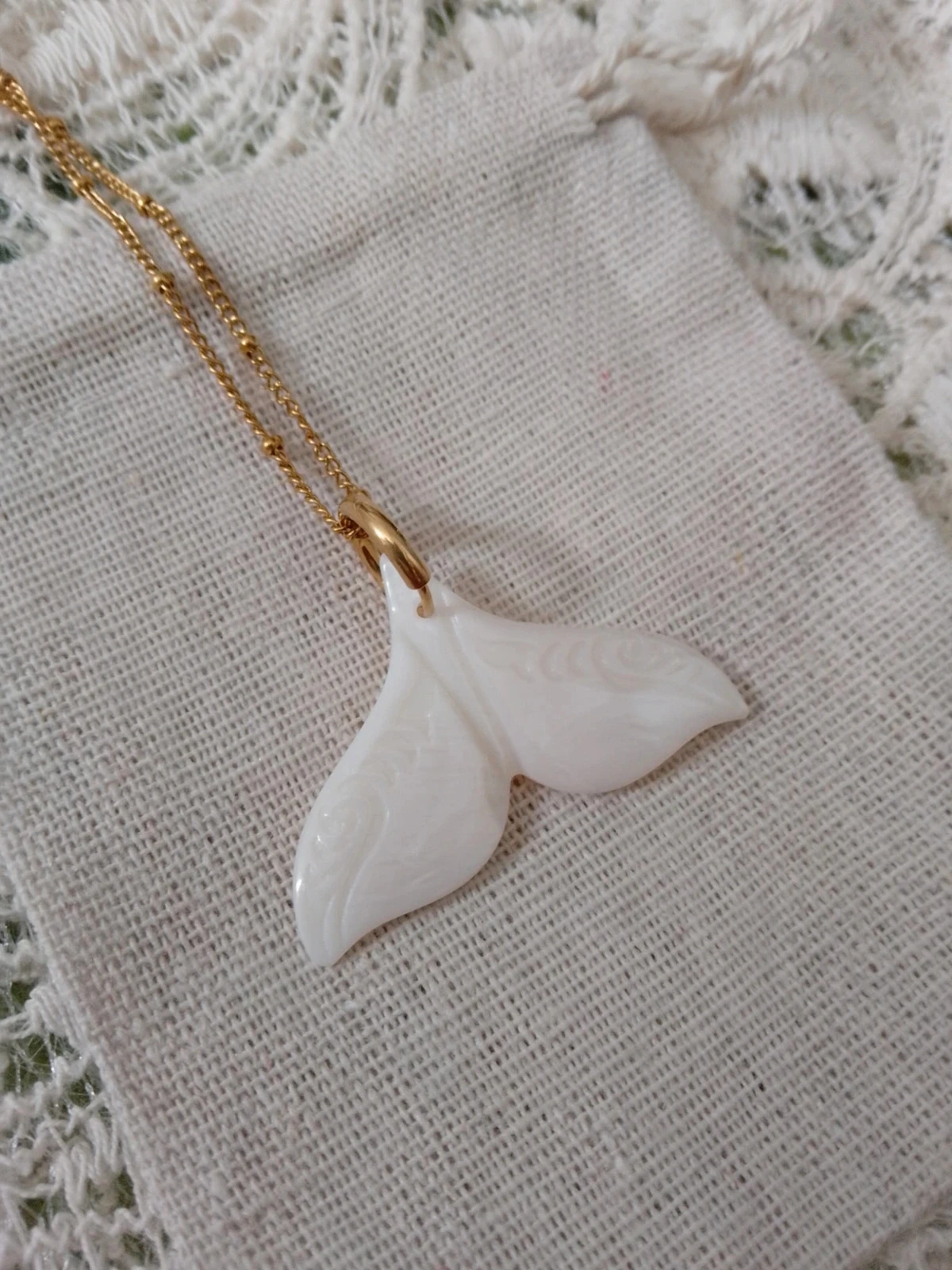 Satelliet ketting met natuurlijke witte acrylwalvisstaart/zeemeermin hanger – photo 5